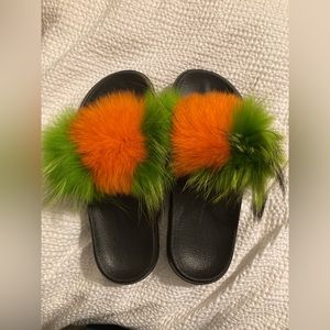 Fuzzy fur slides size 10/42-43